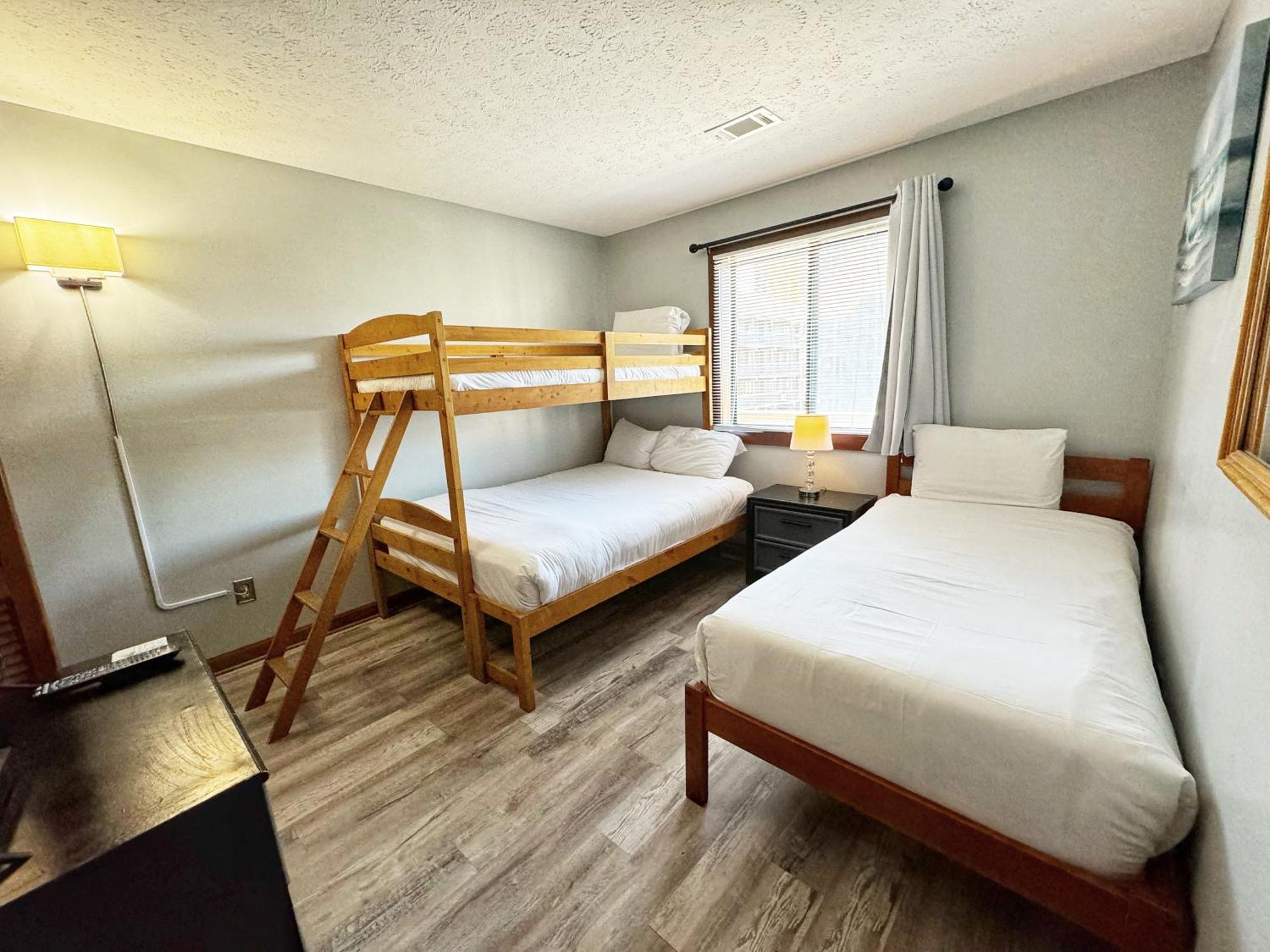 Spacious Modern Condo - 1St Floor - One Block To The Beach Myrtle Beach Exterior foto